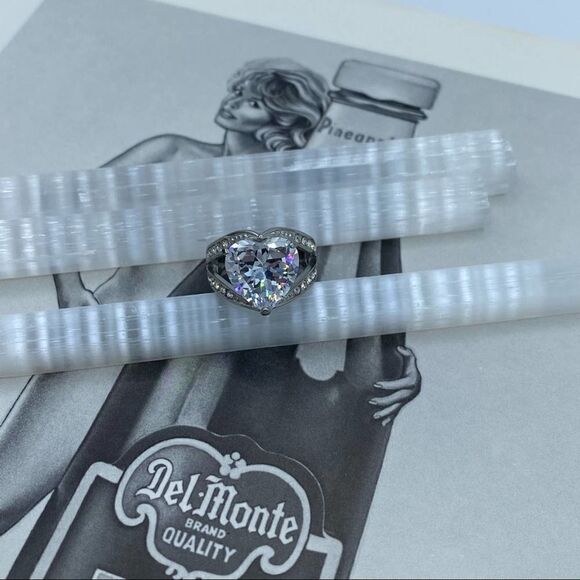 TK316 Stainless Steel Cubic Zirconia Heart Ring Size 5 - Picture 8 of 10